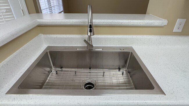 Kitchen - 432 Glencrest Pl