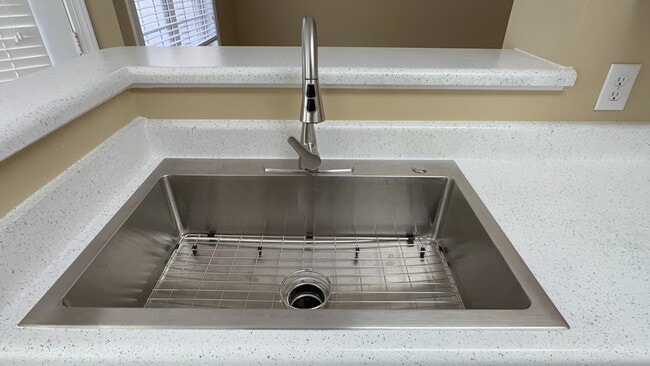 Kitchen - 432 Glencrest Pl