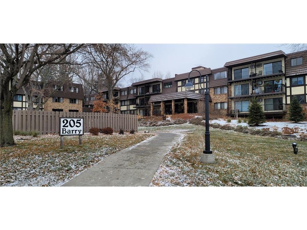 Primary Photo - 205 Barry Ave S