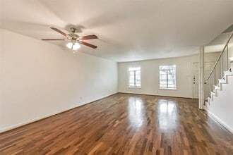 Building Photo - 815 S Ripple Creek Dr