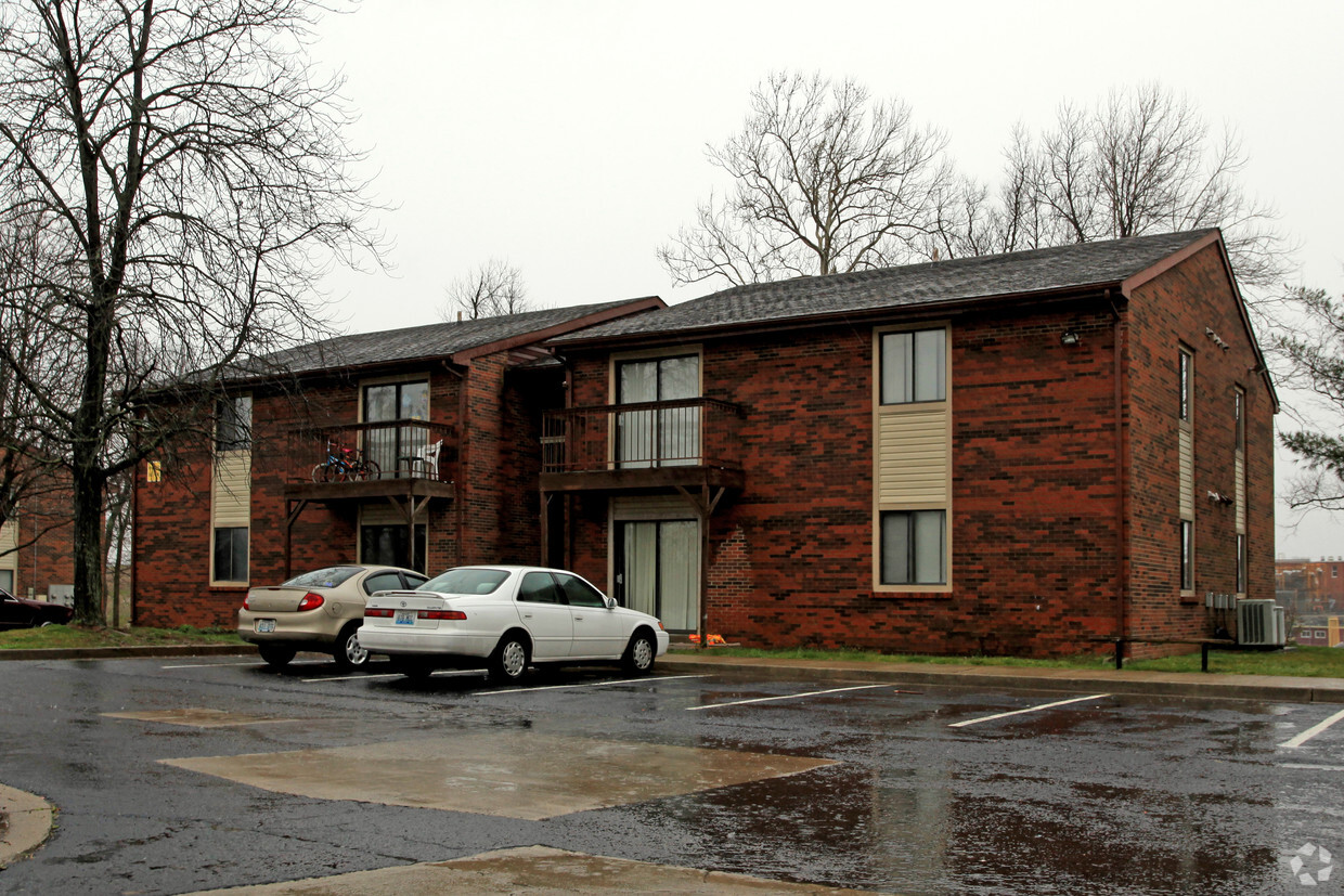 Primary Photo - Doe Manor Apartments