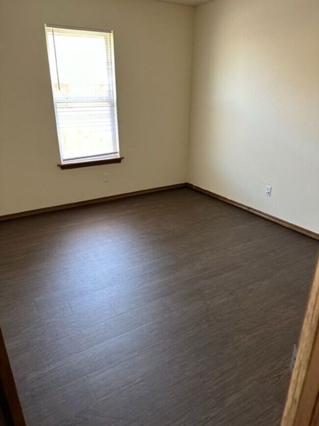 Building Photo - 1409 Meadow Run Dr