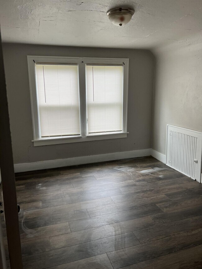 Building Photo - 808 W McClure Ave