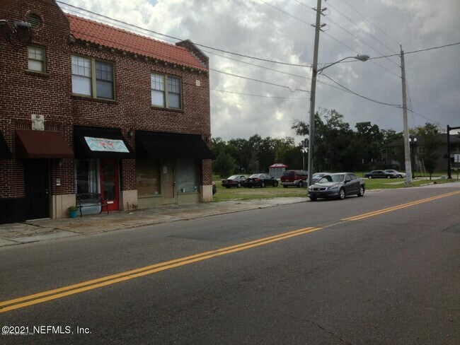 Building Photo - 1825 N Pearl St