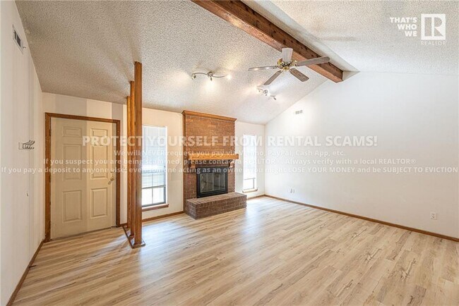 Building Photo - 424 E Malinda Dr