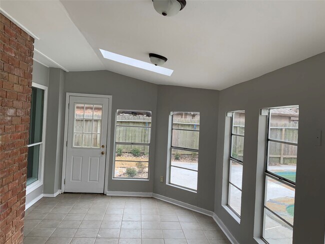 Building Photo - 614 Ellingham Dr