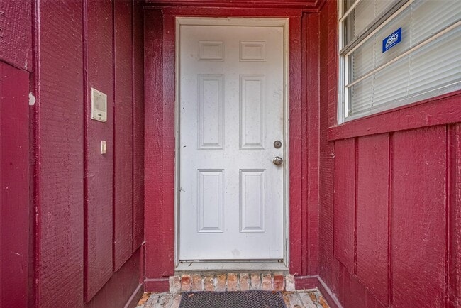 Building Photo - 10534 Evesborough Dr