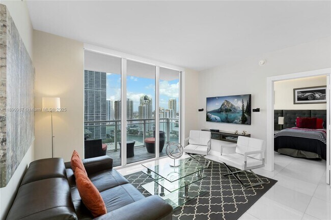 Building Photo - 950 Brickell Bay Dr