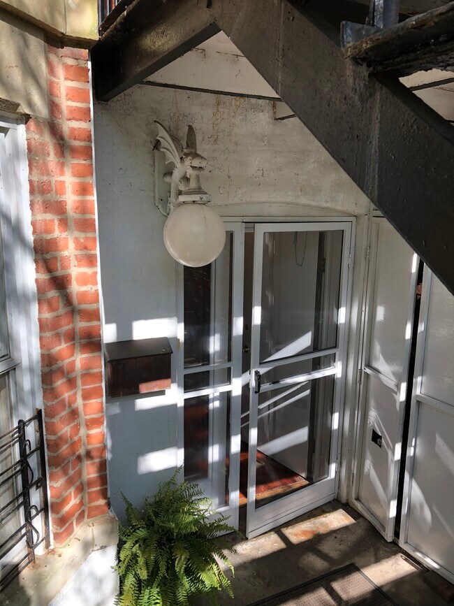 Foto del edificio - 1854 N Sedgwick St