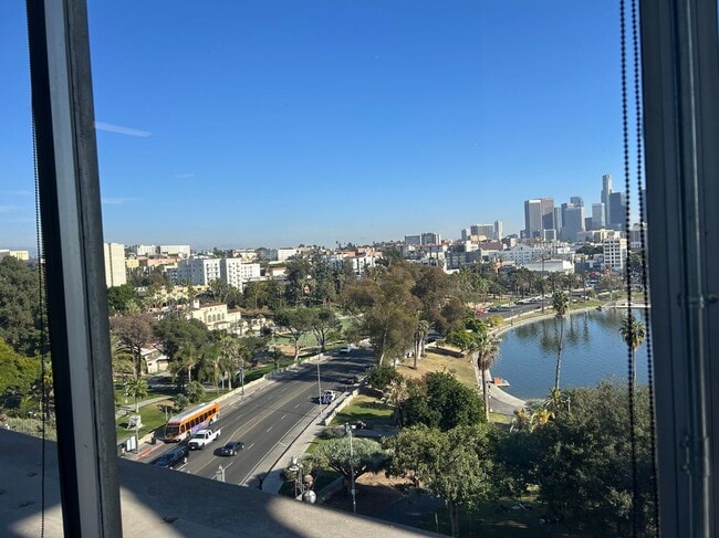 Building Photo - 2404 Wilshire Blvd