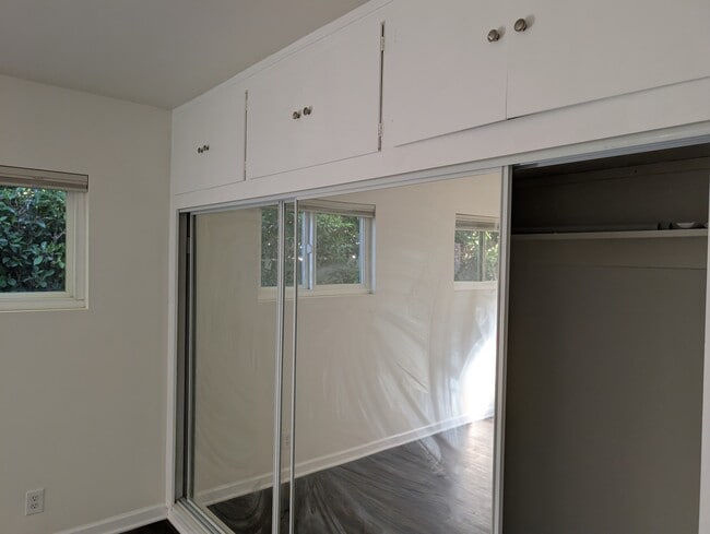 Unidad B - Armario del dormitorio principal - 5011 Stacy St