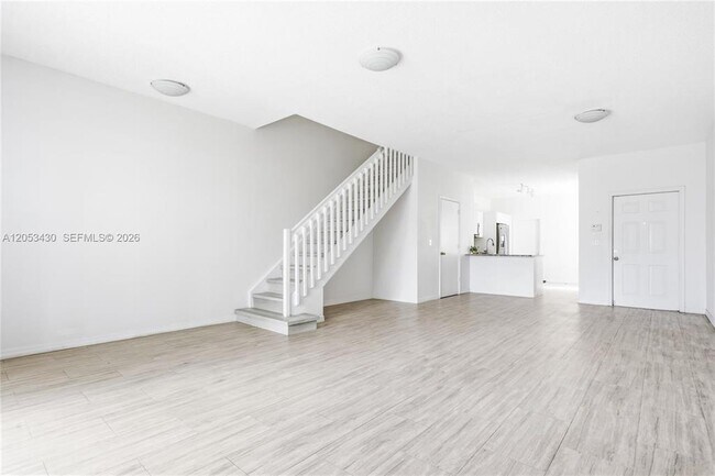Building Photo - 2066 Madeira Dr