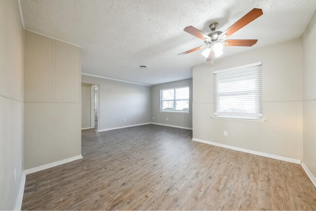 Photo - 3004 Albany Dr House