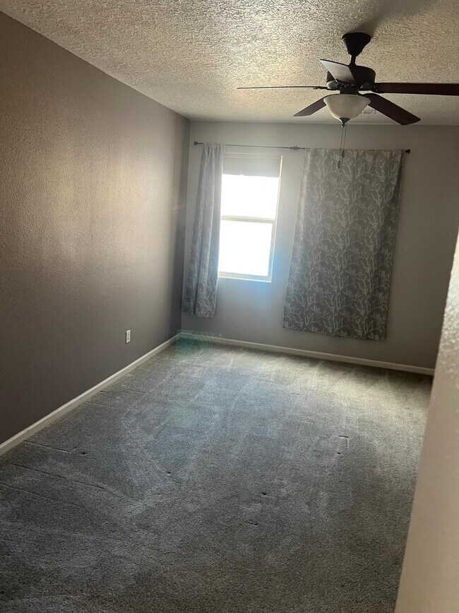 Building Photo - 2227 Montevine Ct SE