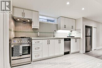 Building Photo - 360 Roxton Rd