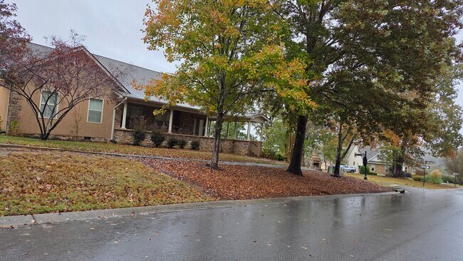 Foto del edificio - 324 Avenue of the Oaks