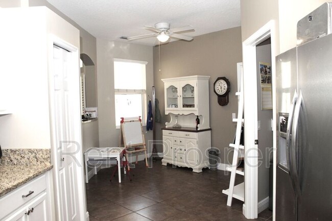 Building Photo - 404 Espana Ct