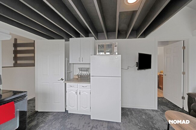 Building Photo - Charming 1BR with 2 Lofts House in Aurora