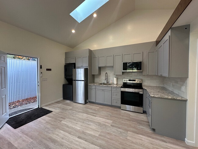 Building Photo - 1139 Azalea Ave