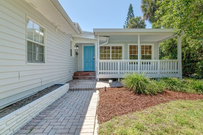 Building Photo - Chic 3 Bed/ 3 Bath Winter Park Cottage Ava...
