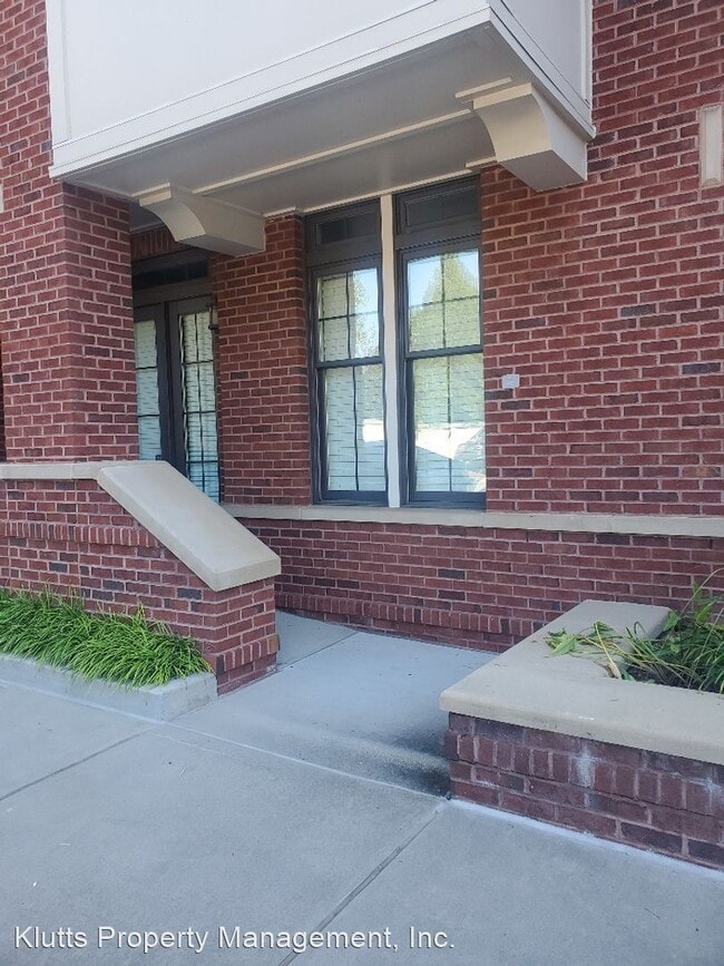 Building Photo - 1 br, 1 bath House - 2810 Selwyn Avenue #118
