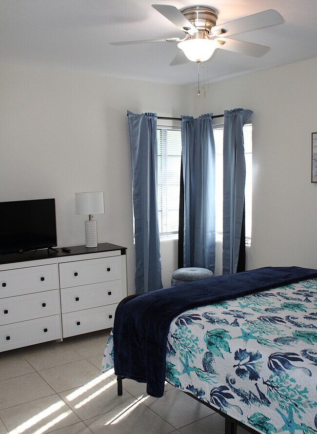 Foto del edificio - 4464 E Riverside Dr