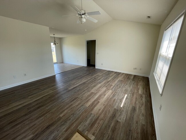 Building Photo - Whitney Pines 4 Bedroom