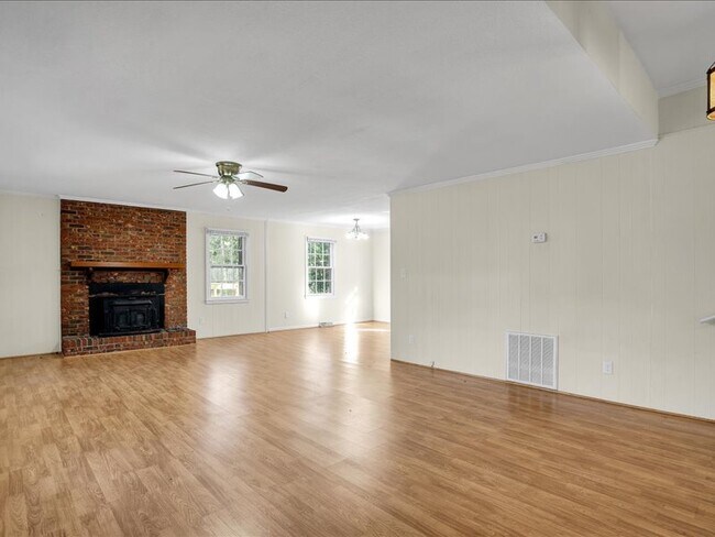 Foto del edificio - 109 Elcon Dr