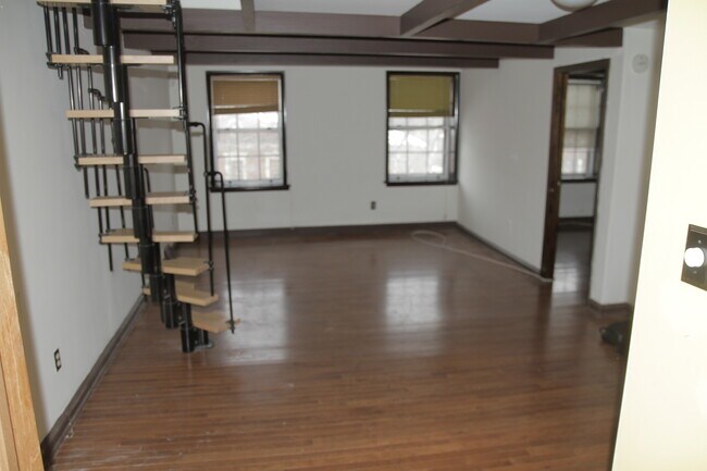 3 Bedroom Living Room - 432 Lombard St
