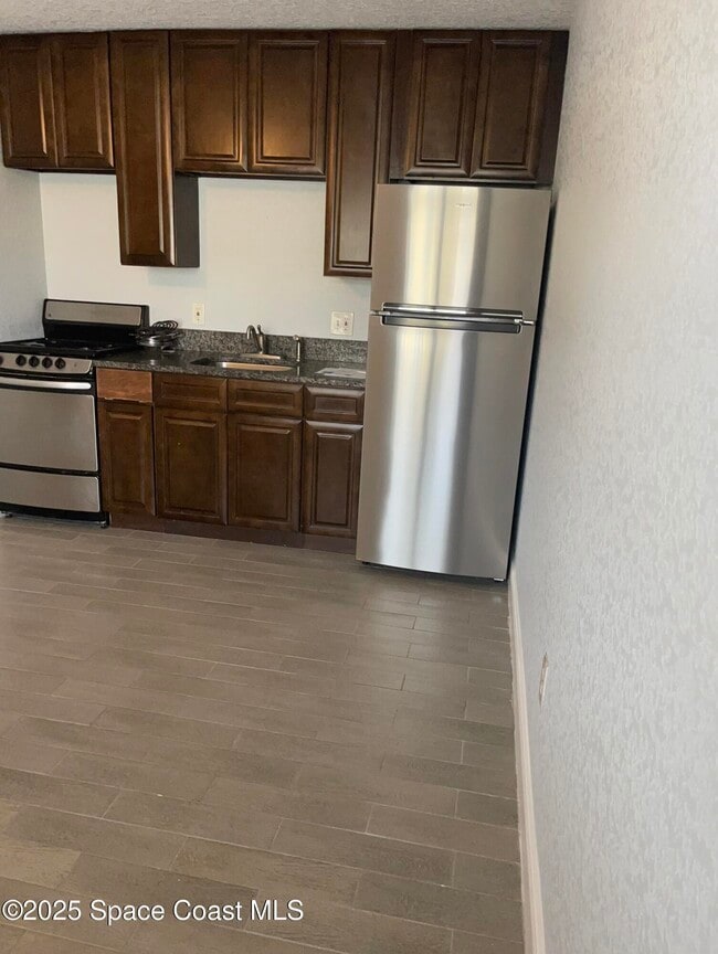 Building Photo - 6100 Ridgewood Ave