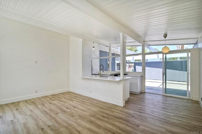 Building Photo - 3349 Tropicana Dr