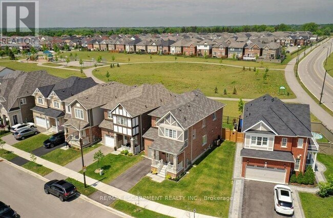 Photo du bâtiment - 75 Forest Ridge Ave