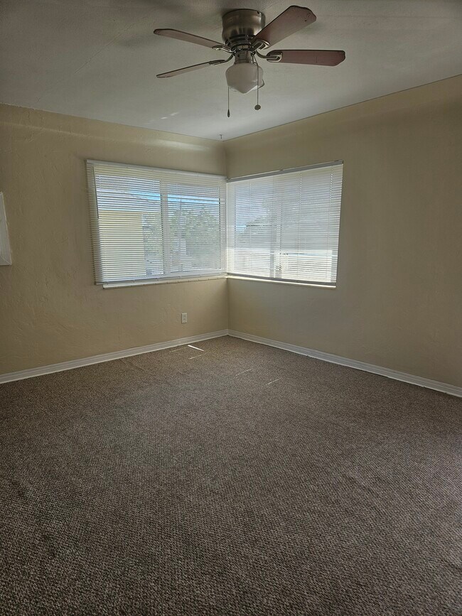 Sala de estar - 885 Paris Ave S