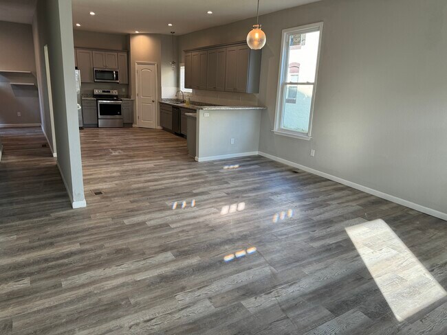 Foto del edificio - 606 W 28th St