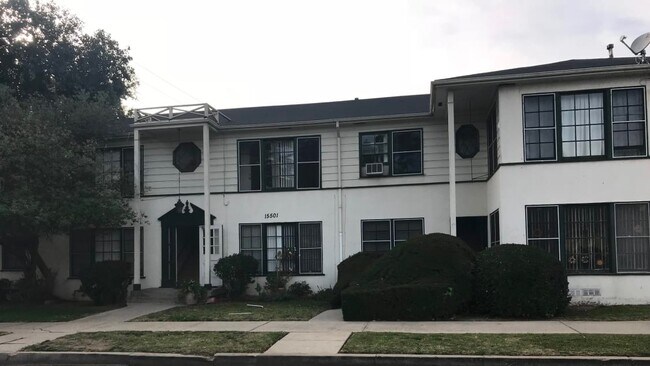 Foto del edificio - 15863 Victory Blvd