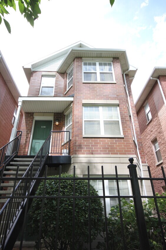 Front - 1156 N Howe St