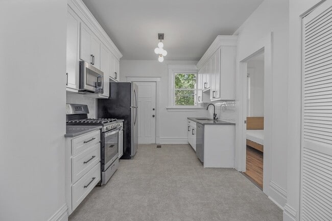 Building Photo - 721-725 Interdrive - Now Leasing for 2026/27