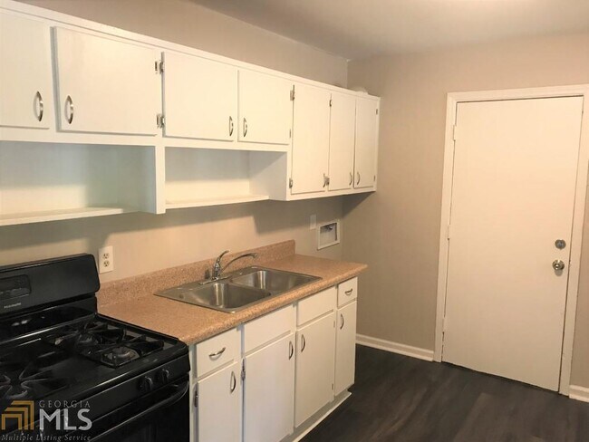 Foto del edificio - 1458 Clermont Ave