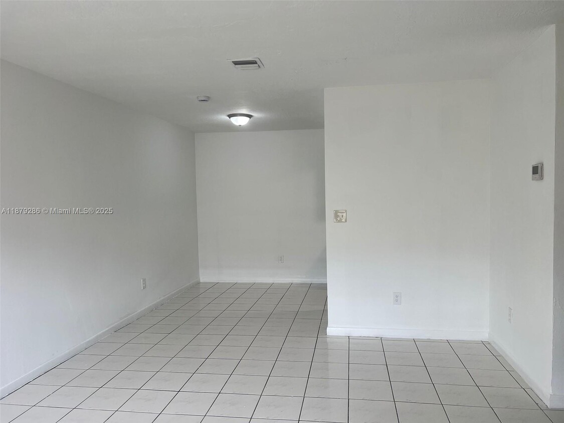 Foto principal - 5310 NW 22nd St