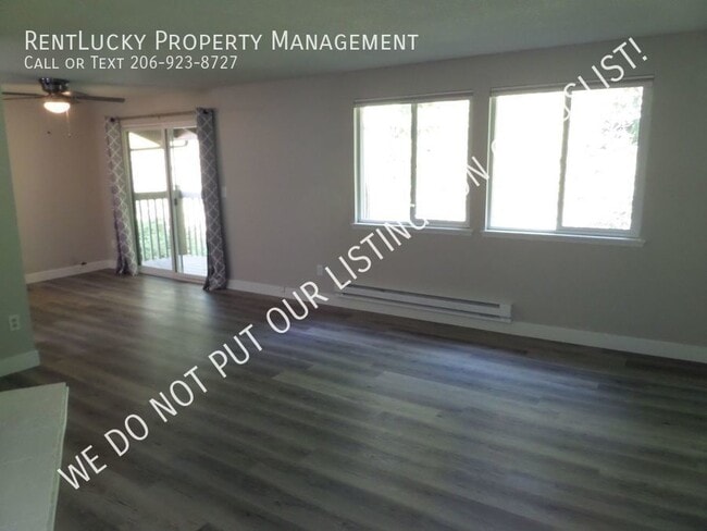 Building Photo - Awesome Fully Remodeled Top-Floor 2-Bedroo...