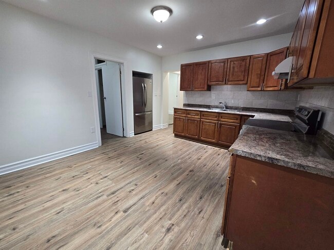 Foto del edificio - 1709 Kerrigan Ave