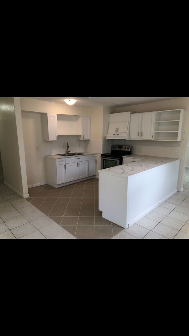 Building Photo - 4614 Calle La Mansion