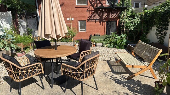 Foto del edificio - 165 Webster Ave
