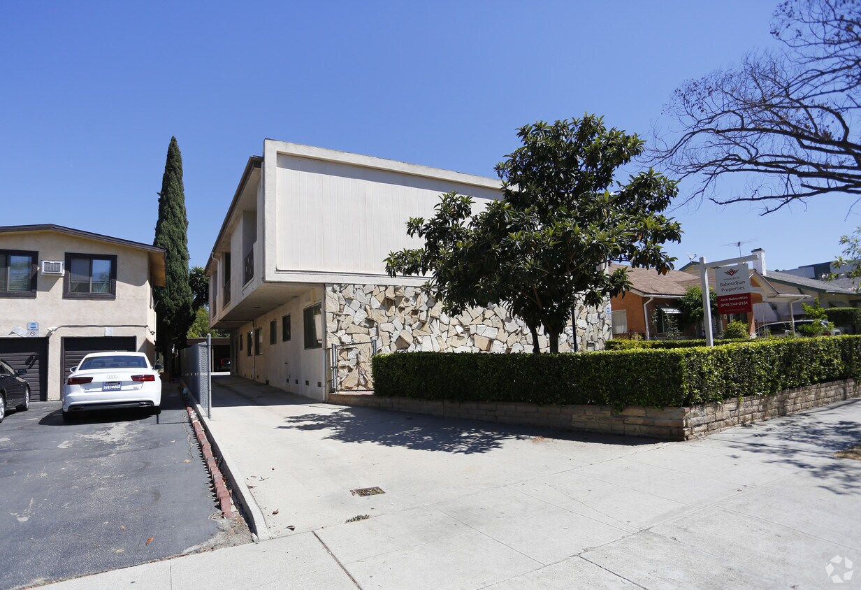BUilding - 337 W Acacia Ave