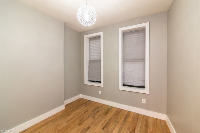 Building Photo - 1319 Halsey St