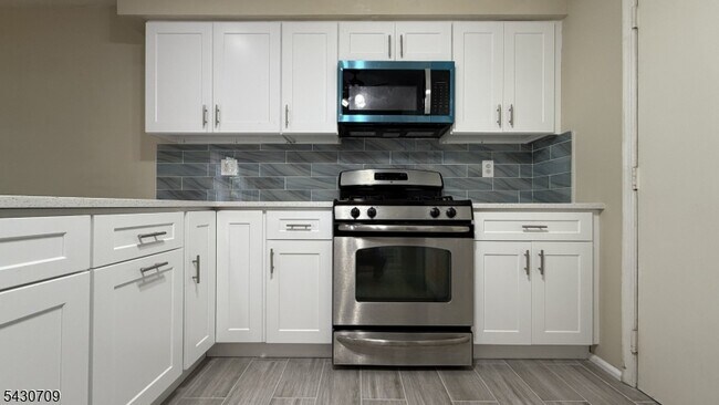 Building Photo - 40 Whitby Cir