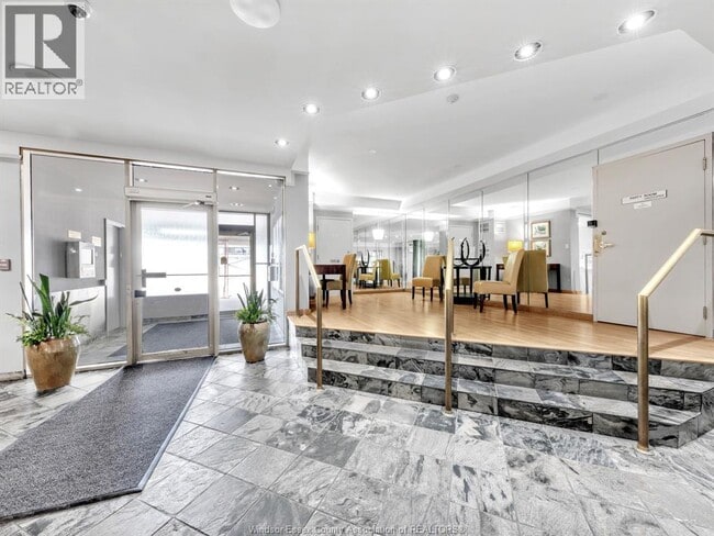 Building Photo - 75 Riverside Dr E