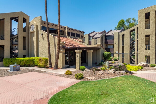 Building Photo - Circle Tree Condominiums