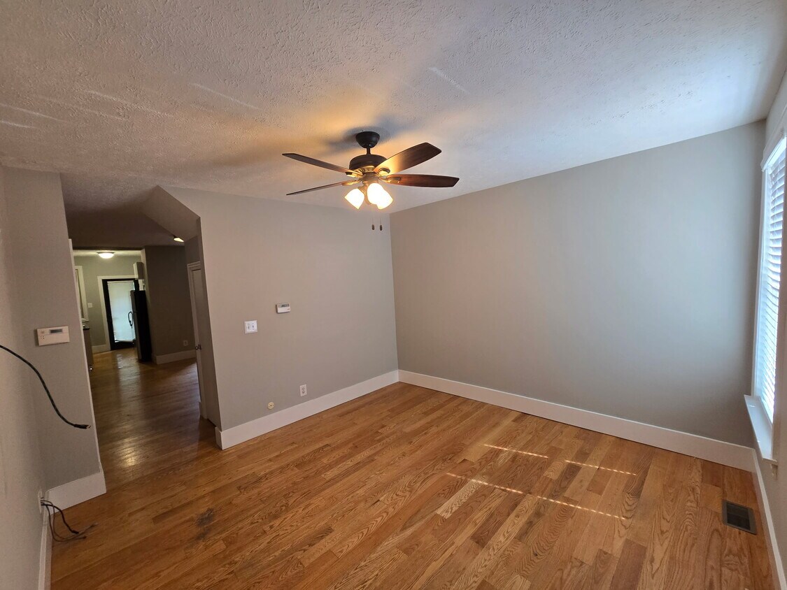 Living room - 1218 S Washington Ave