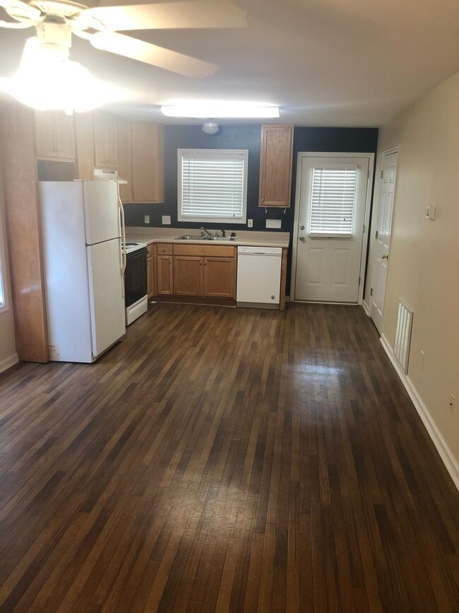 Photo - 3 Bedroom/3 Bath Duplex in Auburn! House